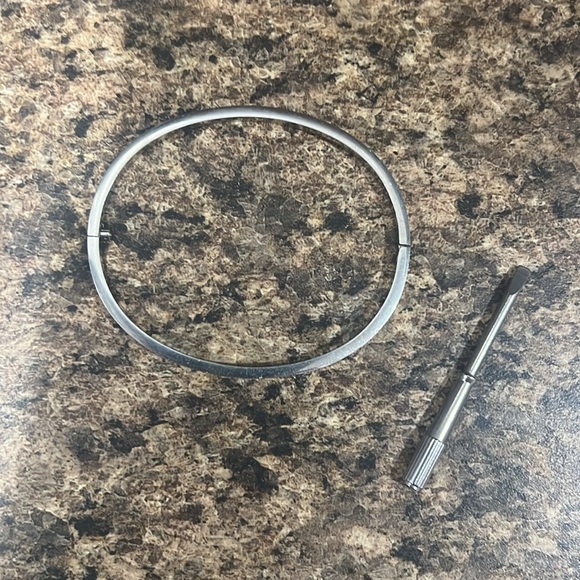 🩶 GUC Stainless Steel Thin Love Bangle Bracelet - Picture 8 of 8